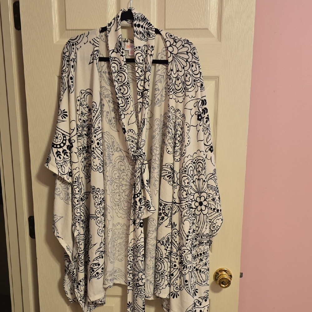 LuLaRoe Black and White Patterned‎ Cardigan